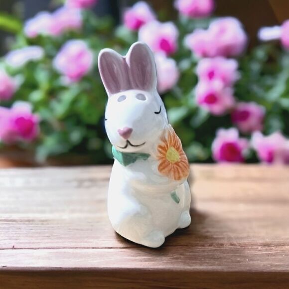 NIB! Easter Bunny Salt and Pepper Set - Picture 6 of 11